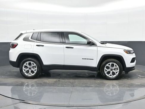 Used 2025 Jeep Compass Sport w/ Mopar Graphics Package AWD/4WD image 5