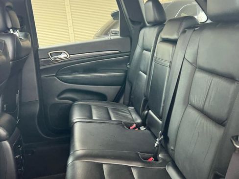 Used 2012 Jeep Grand Cherokee Laredo RWD image 7