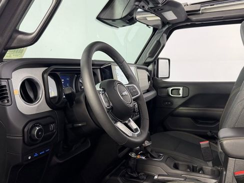 Used 2025 Jeep Wrangler Unlimited Sahara w/ Safety Group AWD/4WD image 21