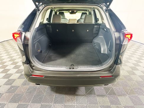 Used 2021 Toyota RAV4 XLE Premium AWD/4WD image 31