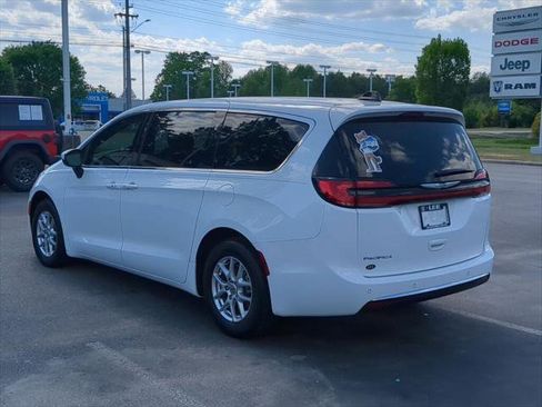 Certified 2023 Chrysler Pacifica Touring-L FWD image 5