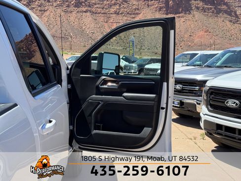 Used 2024 Chevrolet Silverado 2500 LT AWD/4WD image 33