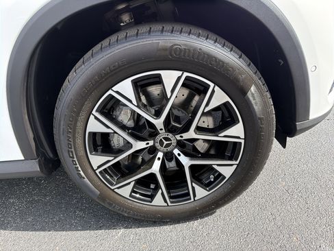 Used 2025 Mercedes-Benz GLC 350e 4MATIC image 12