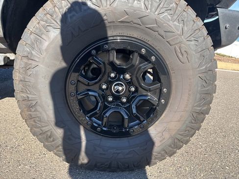 Used 2023 Ford Bronco Wildtrak image 9