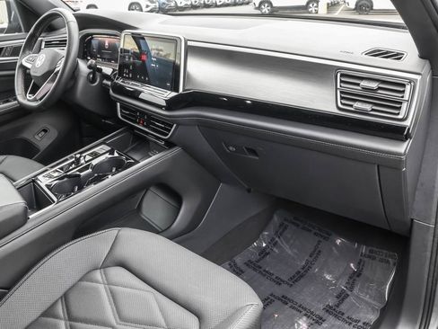 Certified 2024 Volkswagen Atlas Cross Sport SE image 34