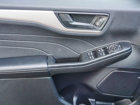 Used 2022 Ford Escape SE image 27