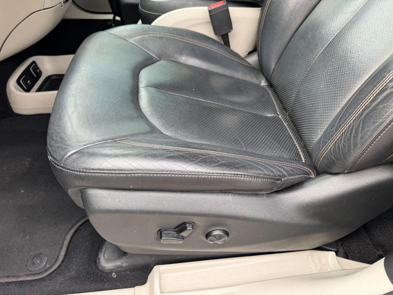 Used 2019 Chrysler Pacifica Touring-L FWD image 14