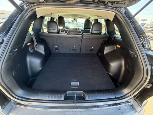 Used 2021 Jeep Cherokee Latitude Lux w/ Comfort/Convenience Group image 12