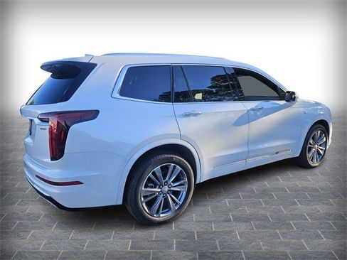 Certified 2025 Cadillac XT6 Premium Luxury image 10