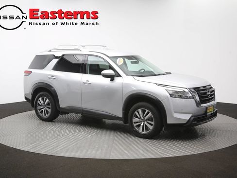 Used 2023 Nissan Pathfinder SL AWD/4WD image 49