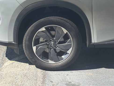 Used 2025 Nissan Rogue SV AWD/4WD image 31