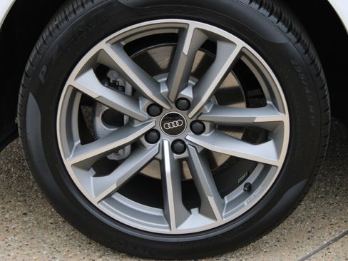 Certified 2025 Audi Q3 2.0T Premium w/ Convenience Package AWD/4WD image 11