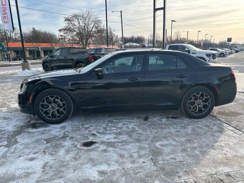 Used 2018 Chrysler 300 S w/ 300S Premium Group image 4