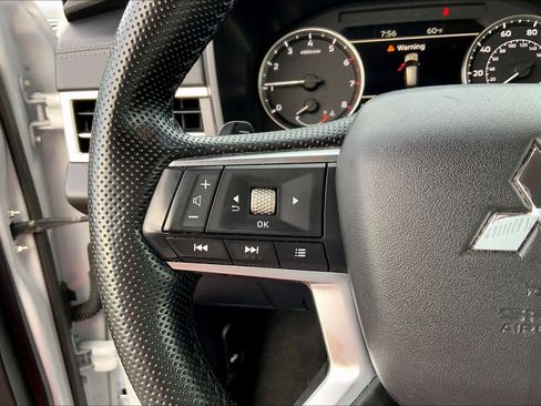 Used 2024 Mitsubishi Outlander SE FWD image 23