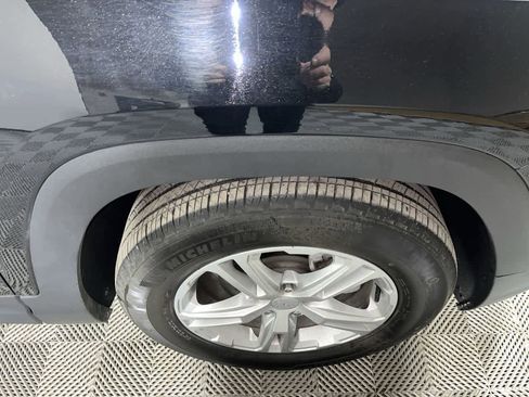 Used 2023 GMC Terrain SLE w/ Driver Convenience Package image 10