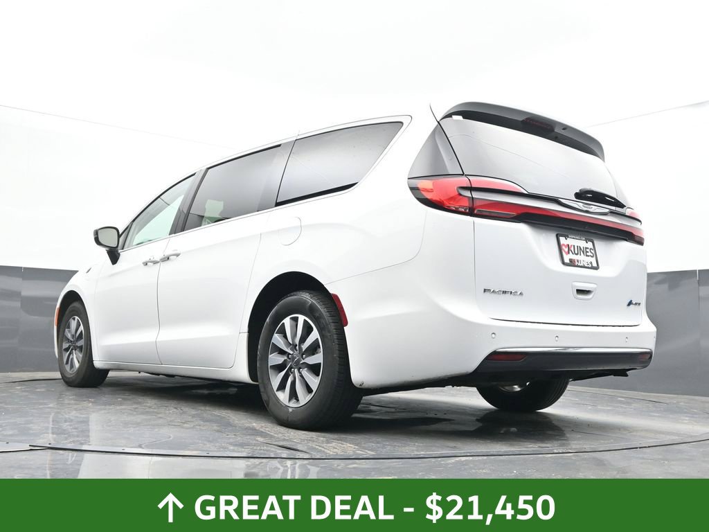 Used 2024 Chrysler Pacifica Limited FWD image 32