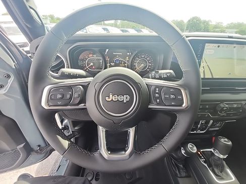 New 2026 Jeep Wrangler Unlimited Sahara AWD/4WD image 11