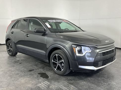 Used 2025 Kia Niro LX FWD image 2