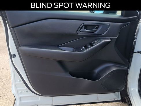 Used 2024 Nissan Rogue S FWD image 17