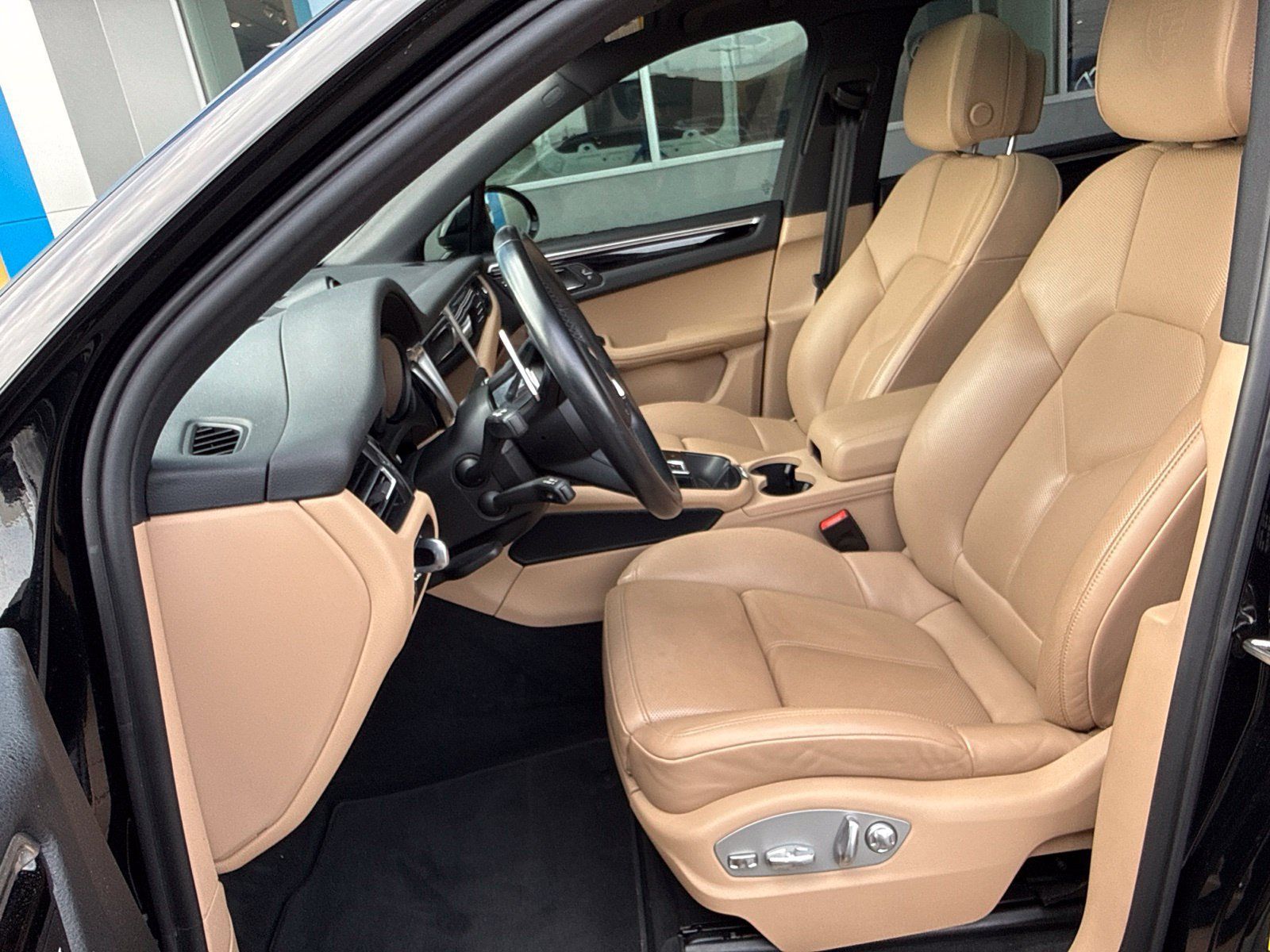 Used 2023 Porsche Macan Turbo AWD/4WD image 20