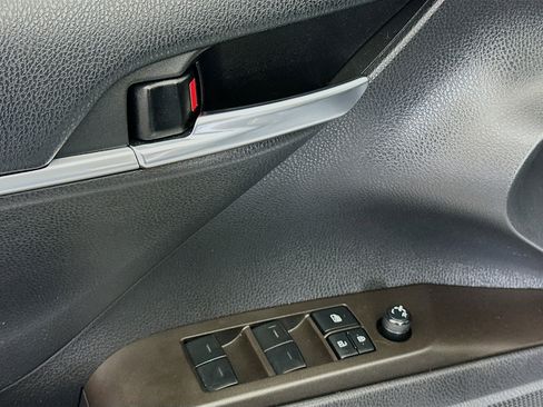 Used 2022 Toyota Camry SE image 15