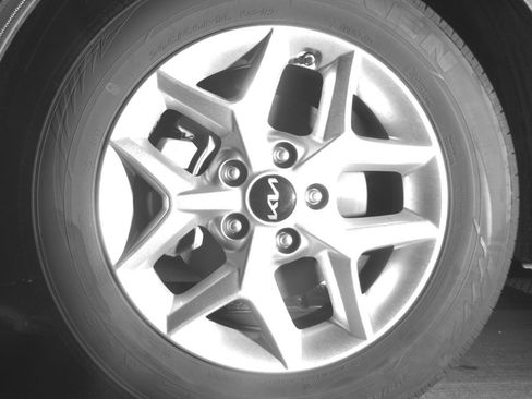 Used 2025 Kia Soul LX w/ LX Technology Package FWD image 12
