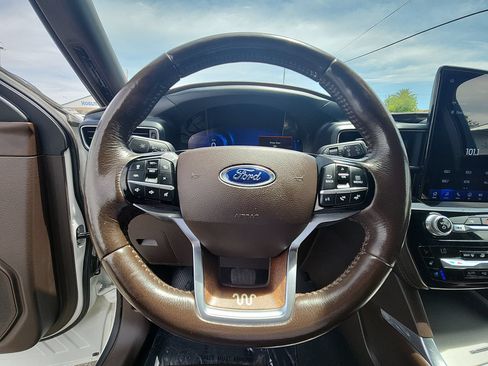 Used 2021 Ford Explorer King Ranch w/ Premium Technology Package RWD image 11