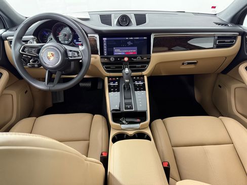 Certified 2026 Porsche Macan AWD/4WD image 18