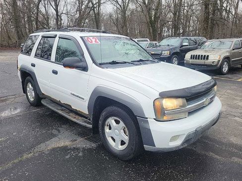 Used 2002 Chevrolet TrailBlazer LS w/ Preferred Equipment Group image 2
