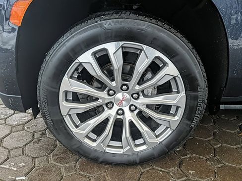 Used 2021 GMC Yukon Denali w/ Denali Premium Package image 14