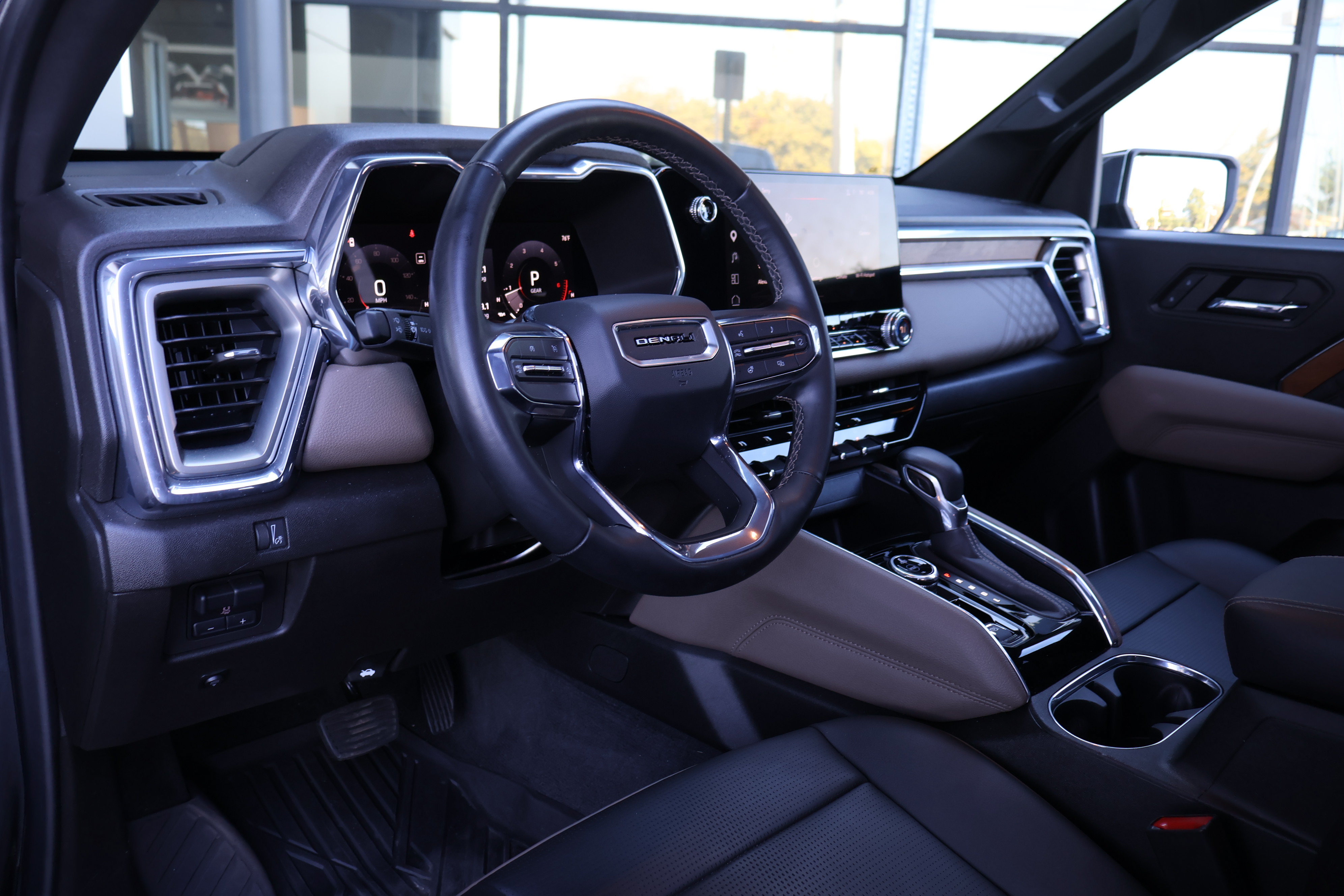 Used 2023 GMC Canyon Denali w/ Denali Black Edition AWD/4WD image 13