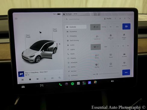 Used 2022 Tesla Model Y Long Range AWD/4WD image 22