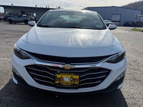 Used 2024 Chevrolet Malibu LT image 2