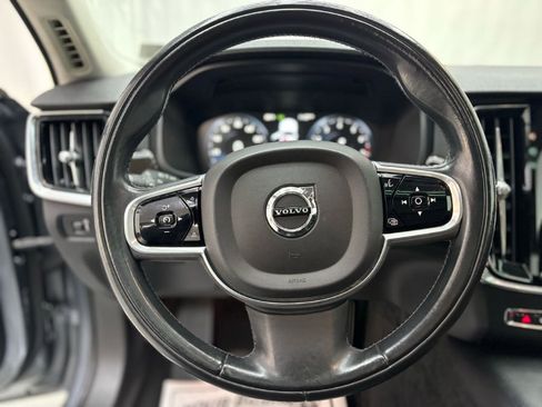 Used 2018 Volvo S90 T5 Momentum w/ Convenience Package image 17
