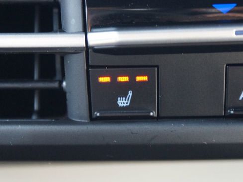 Used 2024 Toyota Sienna XLE image 9