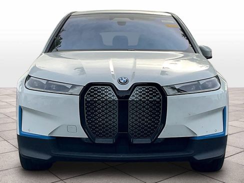 Used 2023 BMW iX xDrive50 w/ Premium Package image 3