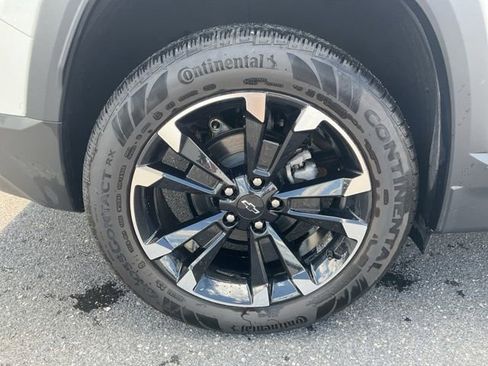 Used 2025 Chevrolet Equinox RS w/ Safety and Technology Package AWD/4WD image 9