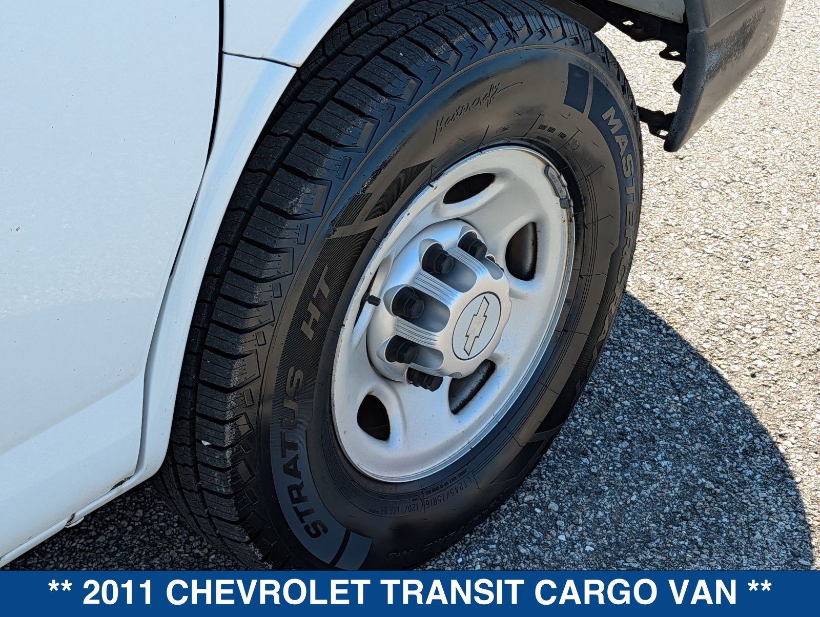Used 2011 Chevrolet Express 2500 RWD image 13