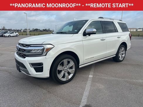 Used 2024 Ford Expedition Platinum image 3