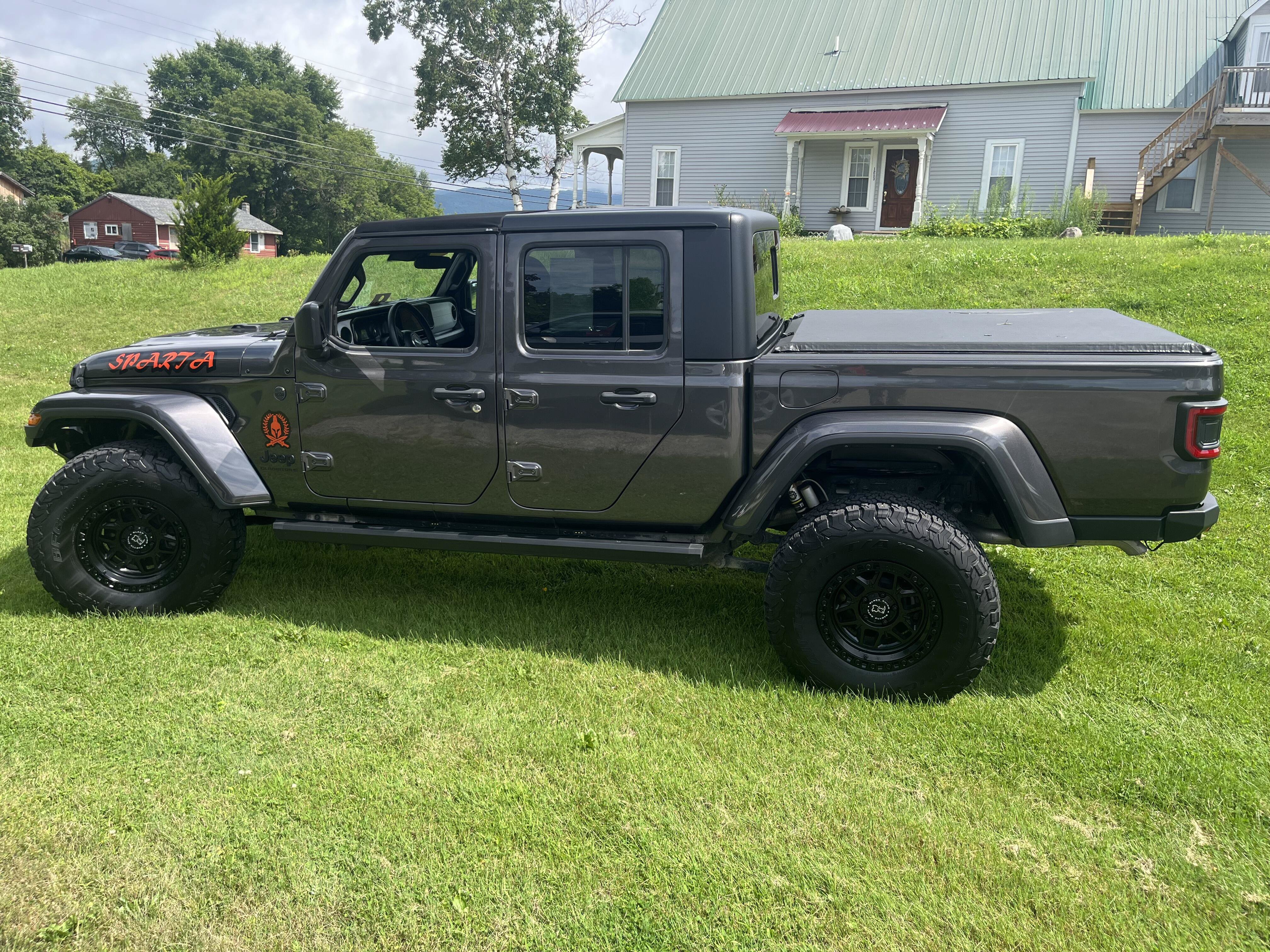 Certified 2024 Jeep Gladiator Sport AWD/4WD image 8