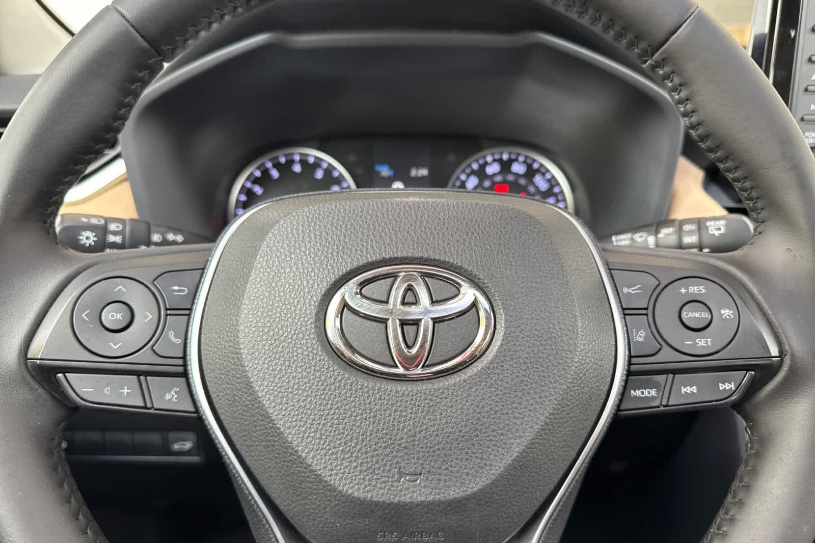 Used 2019 Toyota RAV4 XLE Premium FWD image 25
