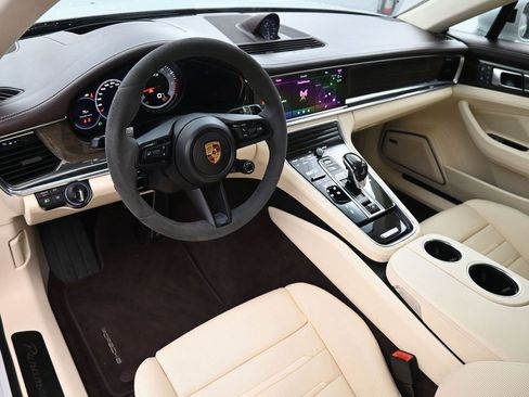 Certified 2022 Porsche Panamera GTS image 4