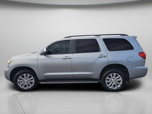 Used 2014 Toyota Sequoia Platinum RWD image 22