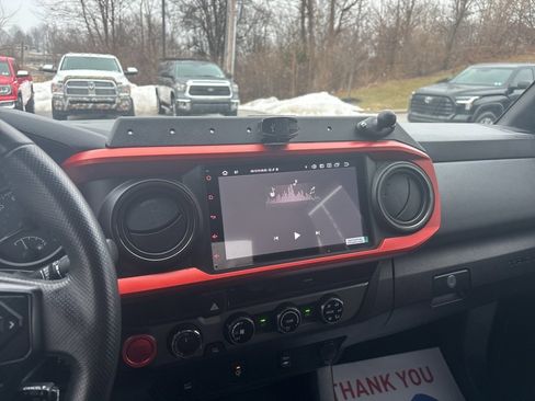 Used 2017 Toyota Tacoma TRD Off-Road w/ Tow Package (A/T) image 14