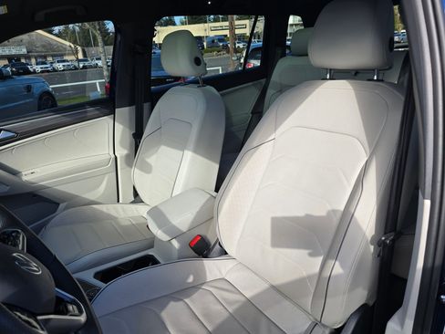 Used 2024 Volkswagen Tiguan SEL R-Line image 21