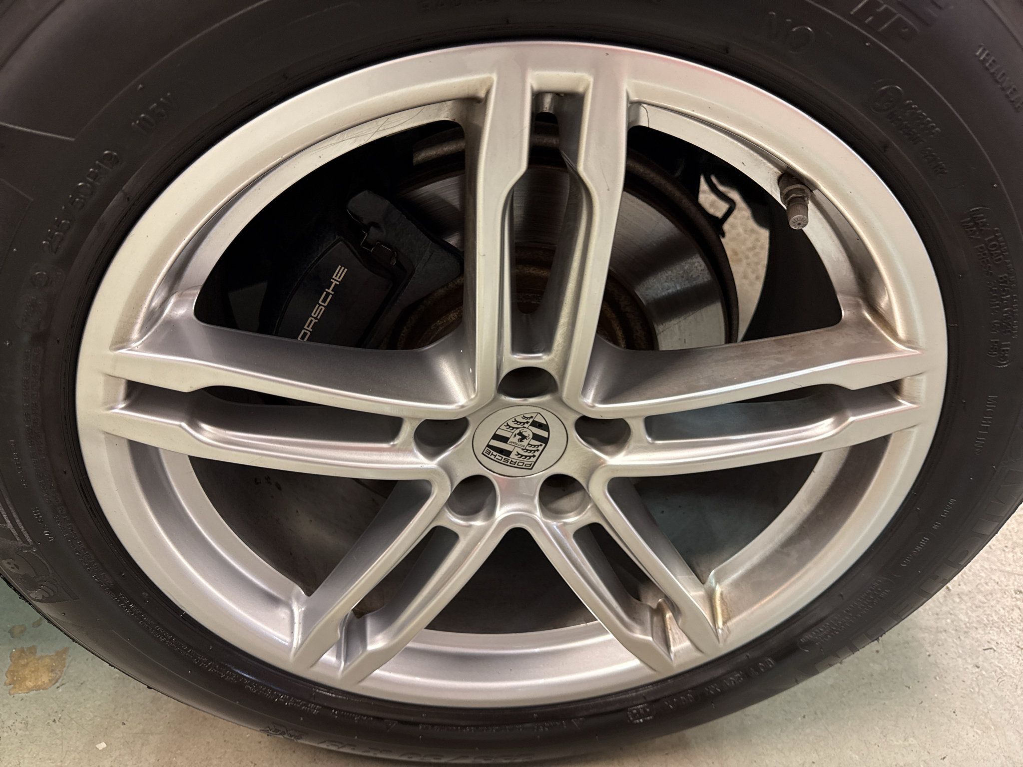 Used 2020 Porsche Macan AWD/4WD image 37