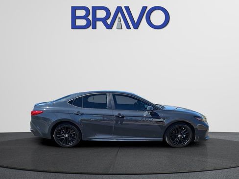 Used 2025 Toyota Camry SE image 5