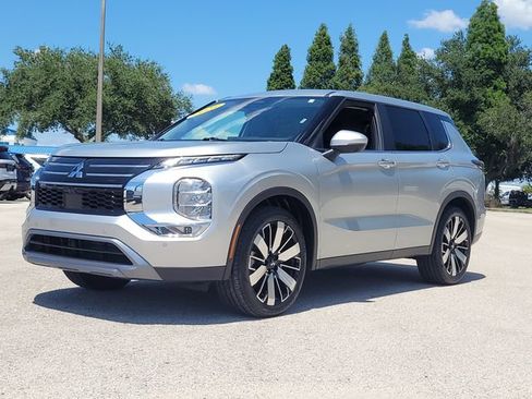 Used 2025 Mitsubishi Outlander SE FWD image 33
