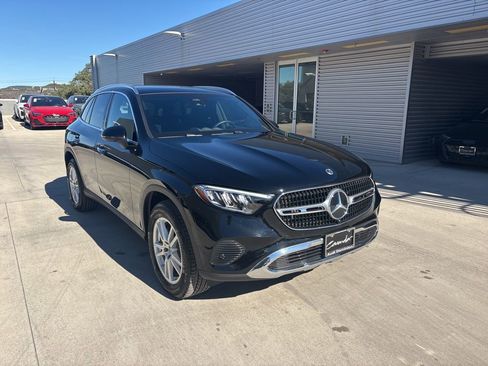 Used 2025 Mercedes-Benz GLC 300 4MATIC image 3