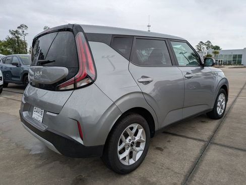 Used 2023 Kia Soul LX w/ Option Group 015 FWD image 4
